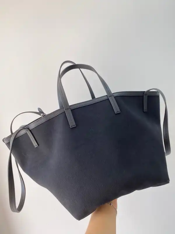 BURBERRY Beach Tote