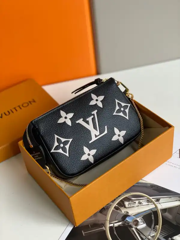 First Bag Ru LOUIS VUITTON MINI POCHETTE ACCESSOIRES