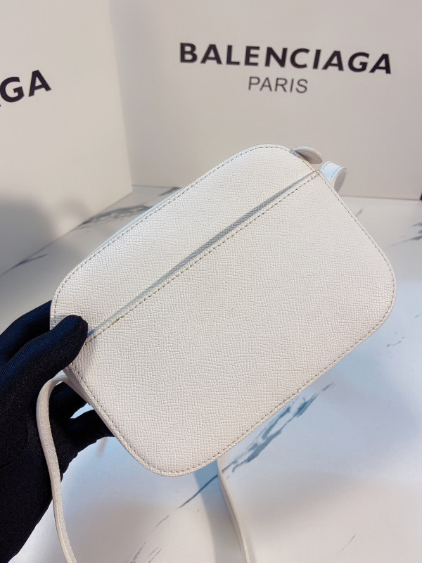 HOT SALE BALENCIAGA EVERYDAY CAMERA BAG XS