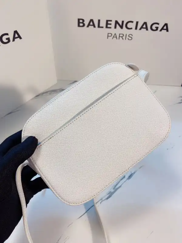 Bagsoffer yupoo BALENCIAGA EVERYDAY CAMERA BAG XS