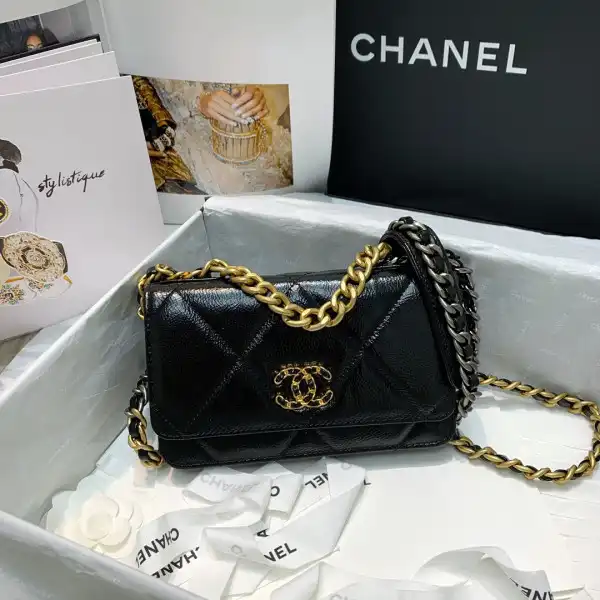 CHANEL19 WALLET ON CHAIN