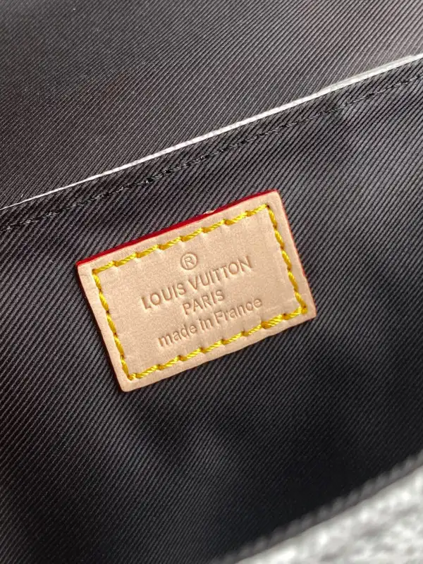 Firstbag Ru LOUIS VUITTON TRUNK SLINGBAG