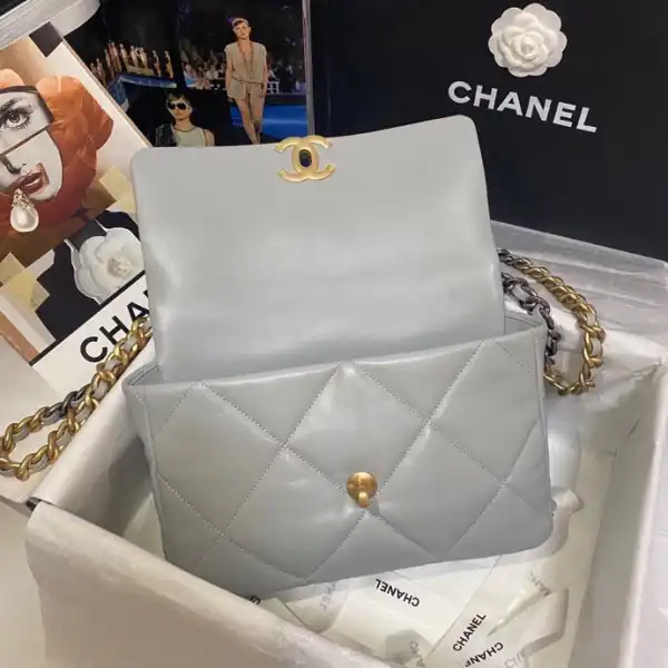 First bag ru CHANEL 19 FLAP BAG