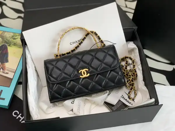 First bag ru CHANEL HANDLE BAG