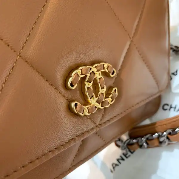 Frstbag ru CHANEL19 WALLET ON CHAIN