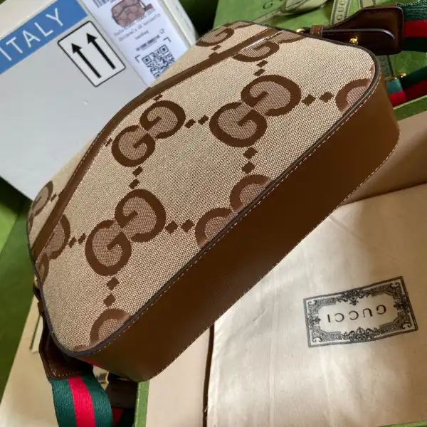 Bagsoffer GUCCI Messenger bag with jumbo GG