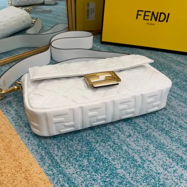 First bag ru FENDI BAGUETTE -27-15-6cm