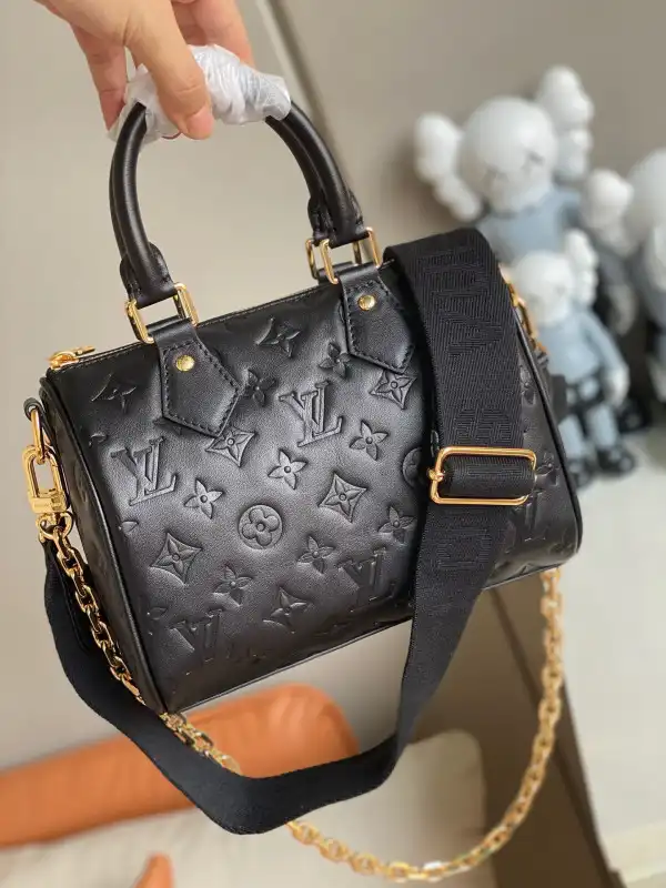 Repladies offers premium fake Louis bags at unbeatable prices. Our products are cheap because we focus on direct sales LOUIS VUITTON SPEEDY BANDOULIÈRE 22