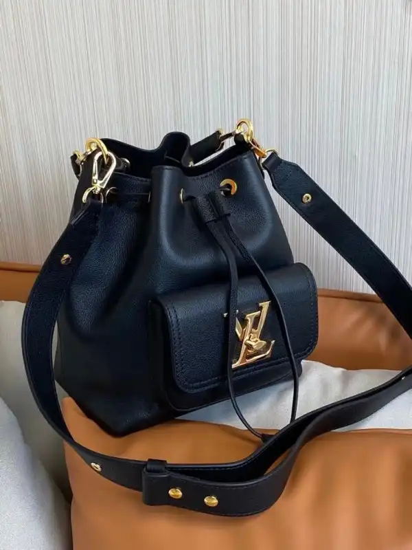 TO LOUIS VUITTON LOCKME BUCKET