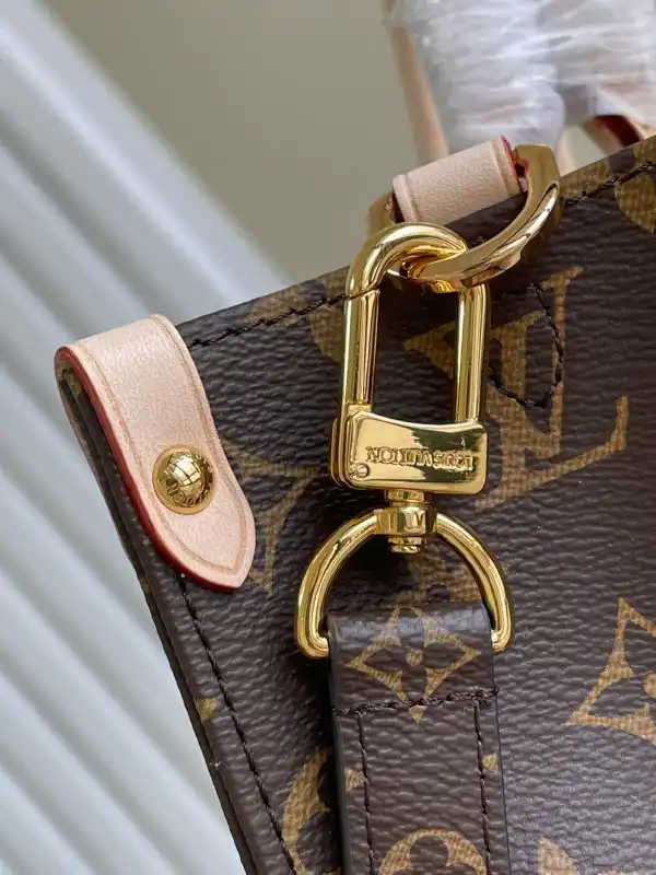 LOUIS VUITTON PETIT SAC PLAT