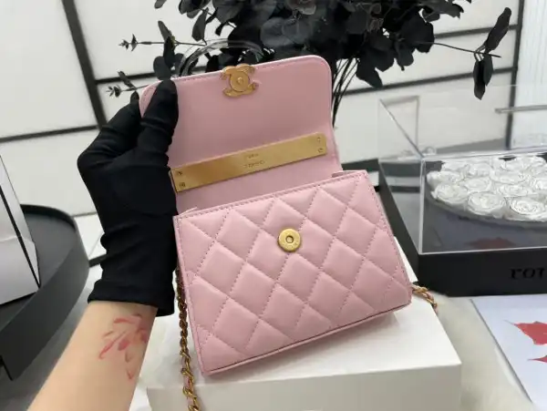 CHANEL CHANELUTCH WITH CHAIN