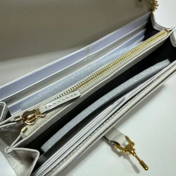 GUCCI Jackie 1961 chain wallet