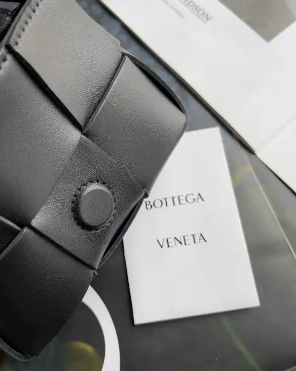 BOTTEGA VENETA Candy mini Cassette-12*8*4cm