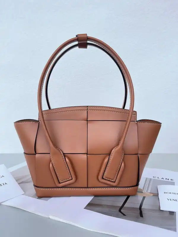 First bag ru BOTTEGA VENETA MINI ARCO