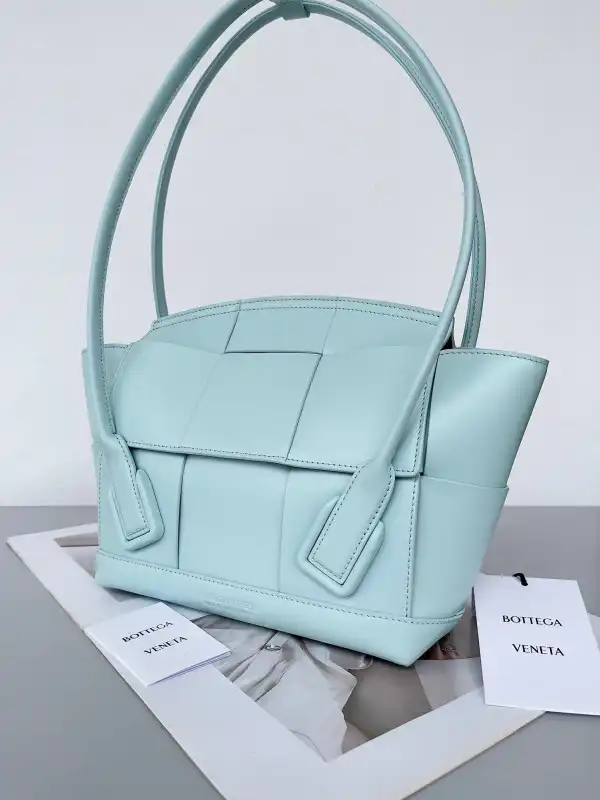 Firstbag Ru BOTTEGA VENETA ARCO