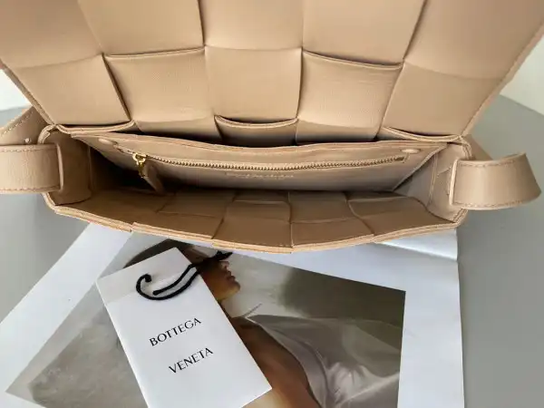 First bag ru BOTTEGA VENETA CASSETTE