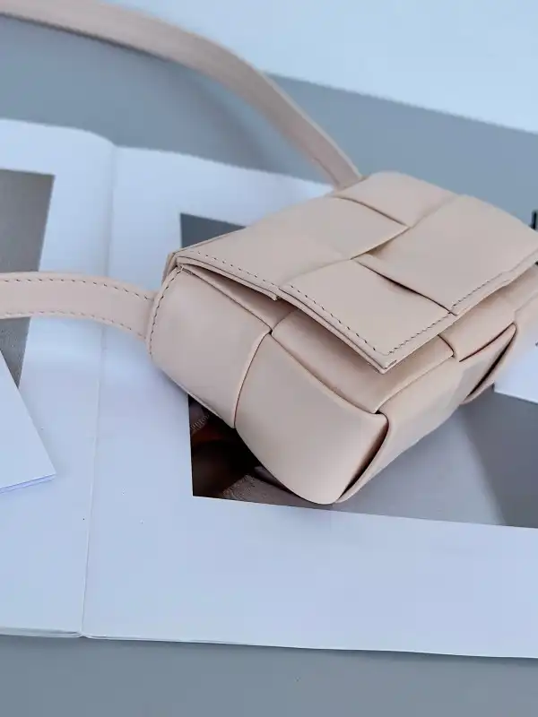 First bag ru BOTTEGA VENETA Candy mini Cassette-12*8*4cm