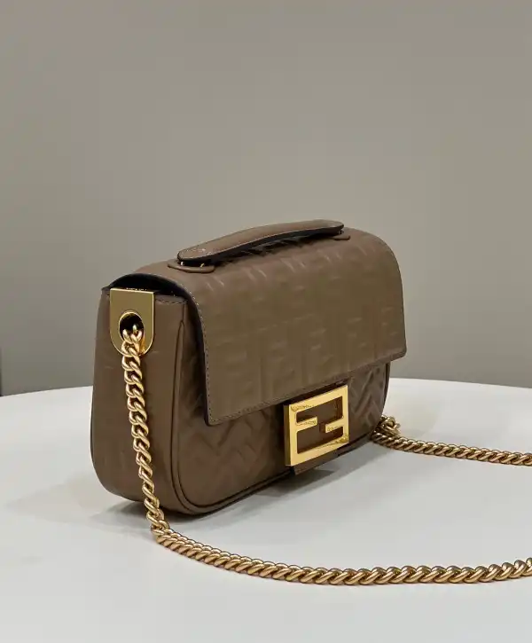 First bag ru FENDI BAGUETTE CHAIN MIDI 397B98-24*14*7CM