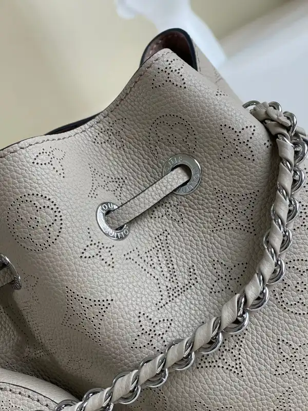 LOUIS VUITTON BELLA