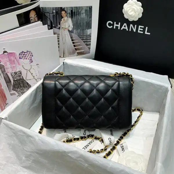 First bag ru CHANEL FLAP BAG