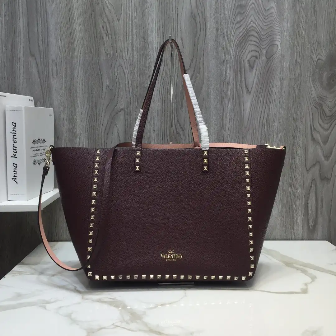 Frstbag ru VALENTINO MEDIUM GRAIN CALFSKIN LEATHER ROCKSTUD BAG