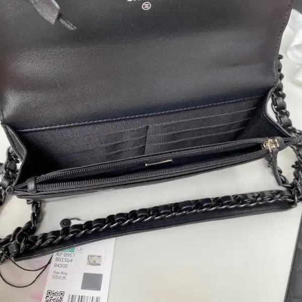 CHANEL19 WALLET ON CHAIN