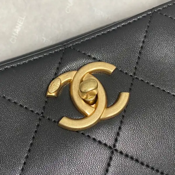 CHANEL HIPPIE BAG