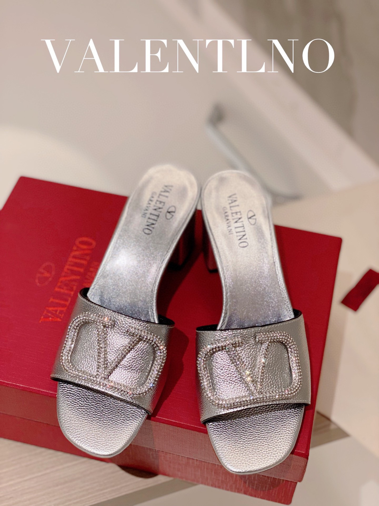 HOT SALE VALENTINO VLOGO SIGNATURE SLIDE SANDAL