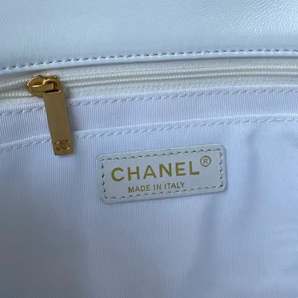 First bag ru CHANEL FLAP BAG