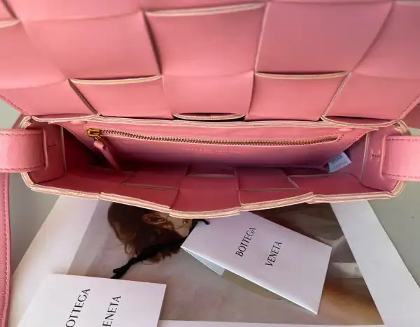 BOTTEGA VENETA CASSETTE