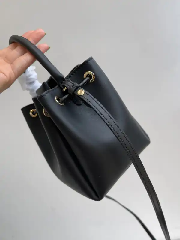 Bagsoffer BURBERRY Bucket Bag