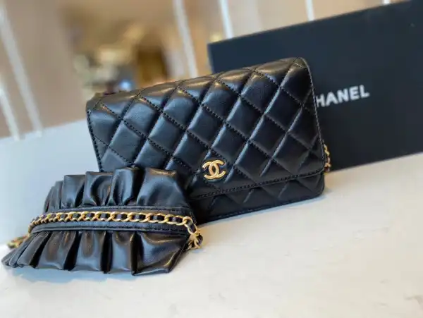 CHANEL CHAIN WALLET