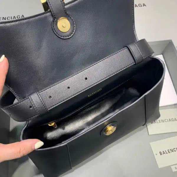 First bag ru BALENCIAGA DOWNTOWN MEDIUM SHOULDER BAG