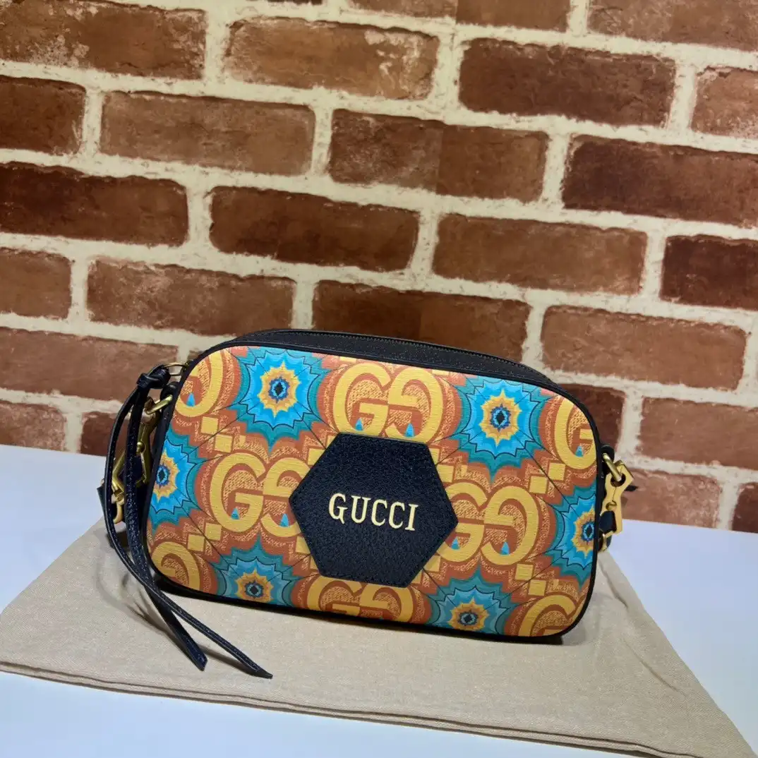 TO Gucci GG messenger bag