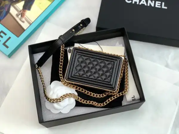 CHANEL BOY MINAUDIERE