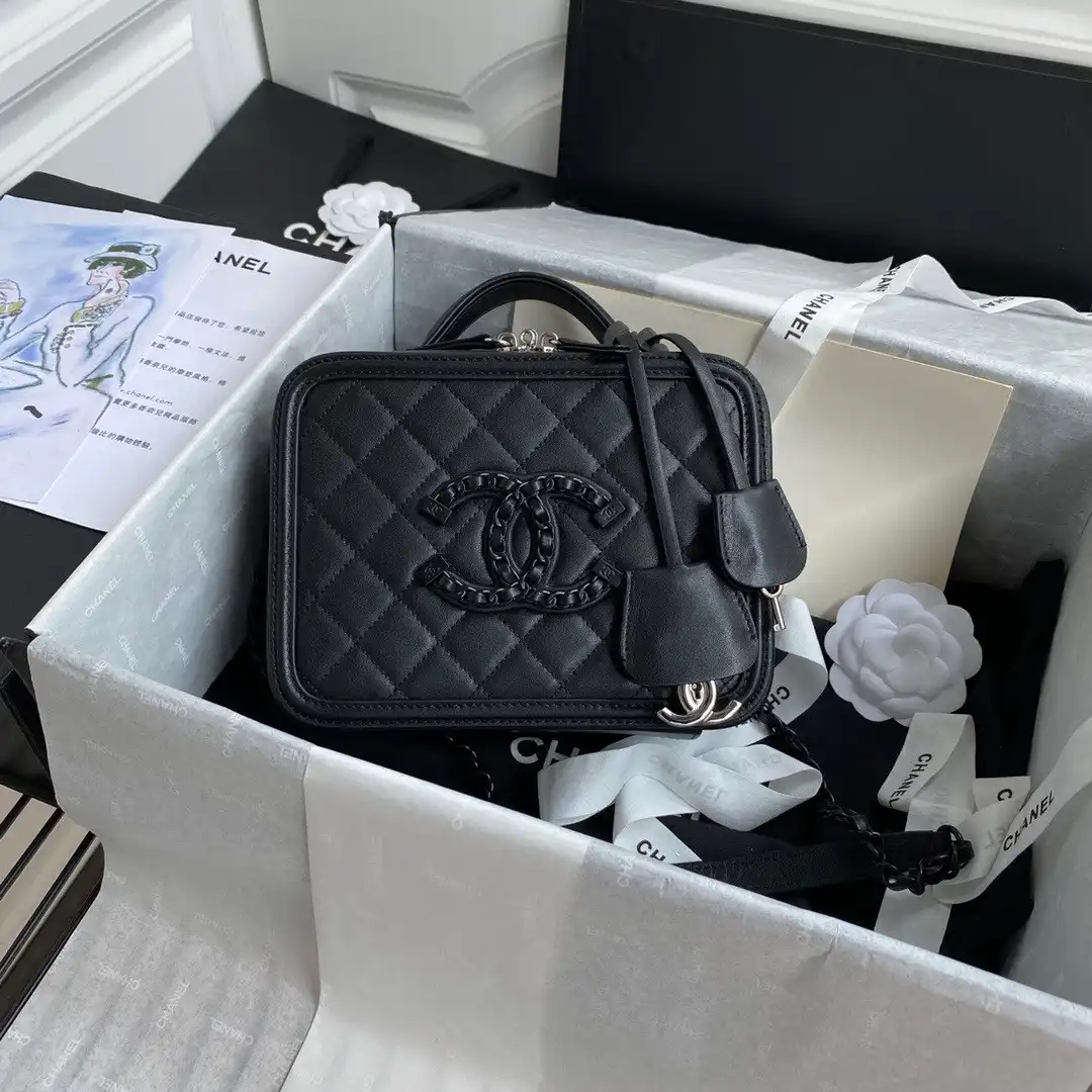 CHANEL VANITY CASE