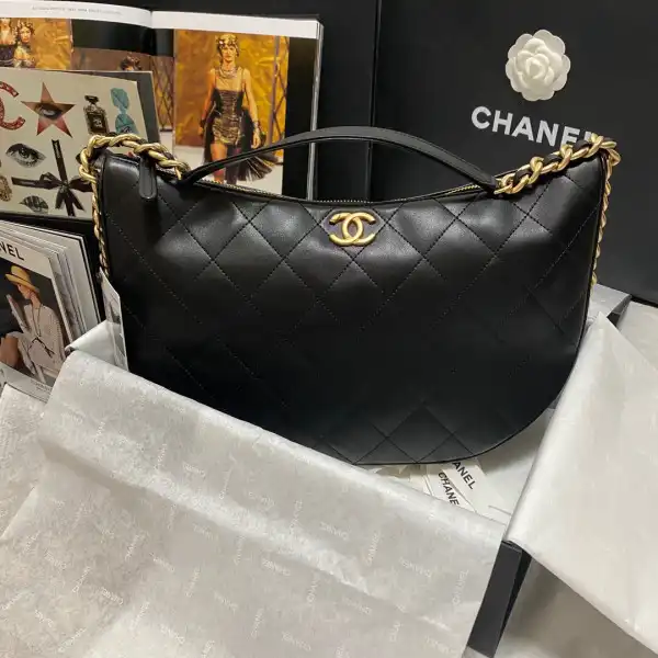 CHANEL HIPPIE BAG