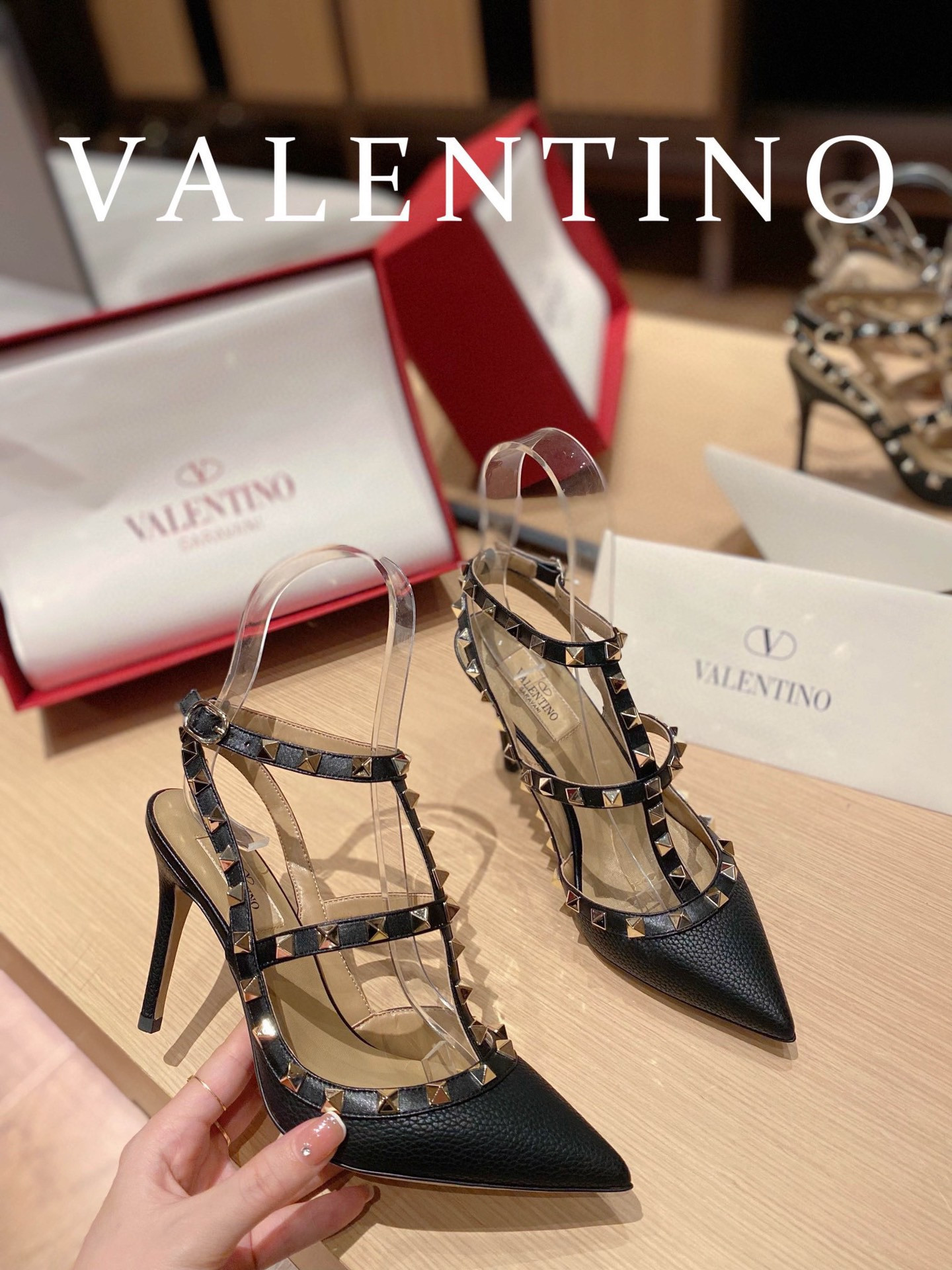 VALENTINO ROCKSTUD SANDAL