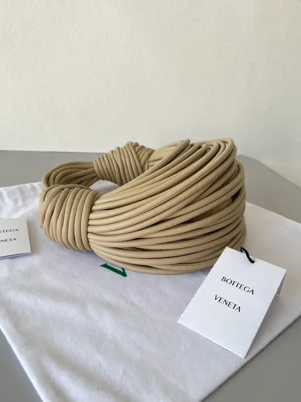 BOTTEGA VENETA Double Knot