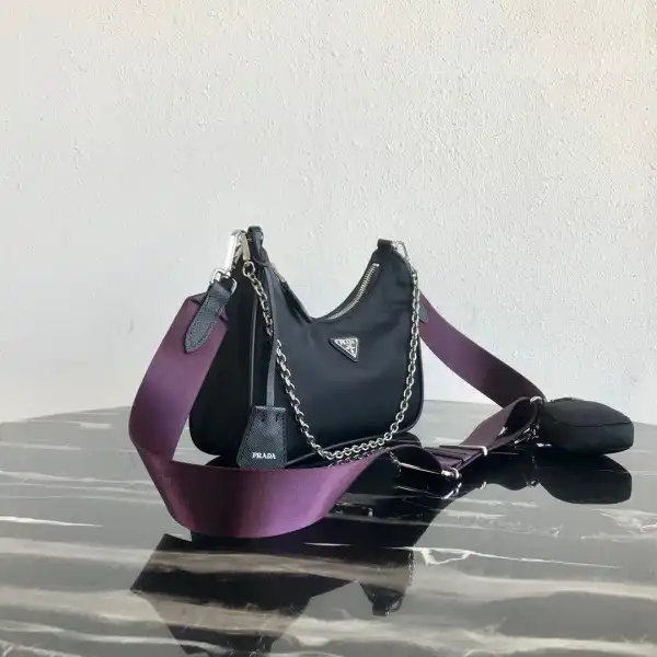 Bagsoffer PRADA NYLON HOBO BAG