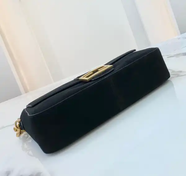 First bag ru FENDI BAGUETTE