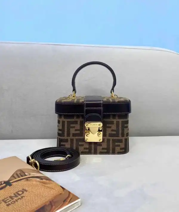 Bagsoffer FENDI HANDLE BAG