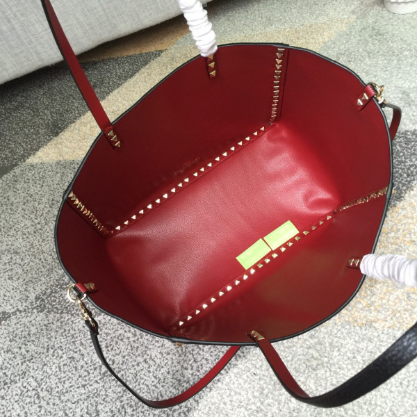 HOT SALE VALENTINO MEDIUM GRAIN CALFSKIN LEATHER ROCKSTUD BAG