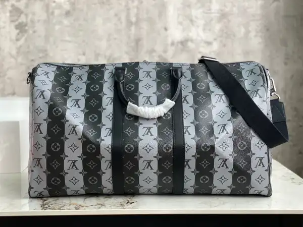 First bag ru LOUIS VUITTON KEEPALL BANDOULIÈRE 50