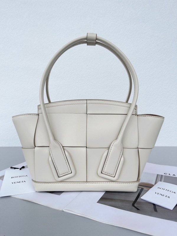 HOT SALE BOTTEGA VENETA MINI ARCO