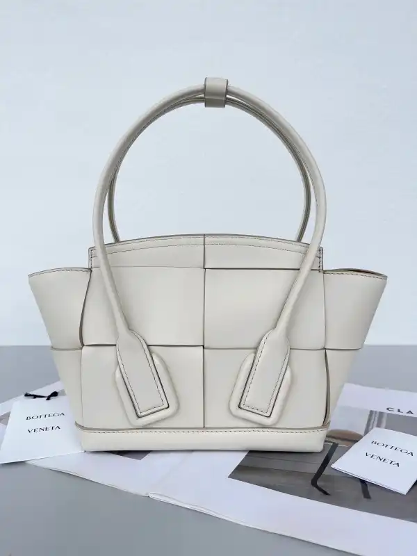 Yupoo bagsoffer BOTTEGA VENETA MINI ARCO