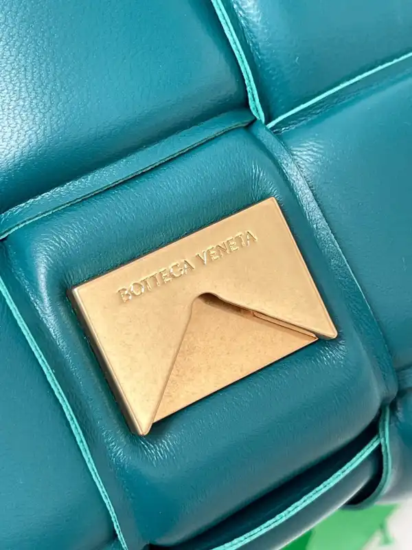 BOTTEGA VENETA CASSETTE