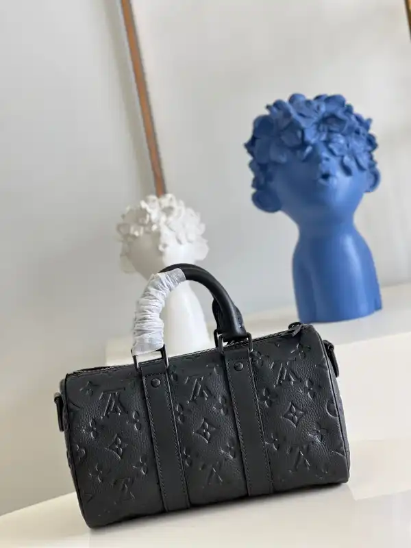 First bag ru LOUIS VUITTON KEEPALL BANDOULIÈRE 25