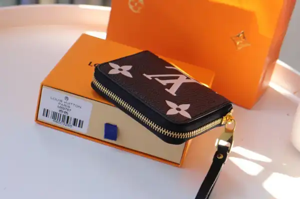 Rep LOUIS VUITTON ZIPPY COIN PURSE