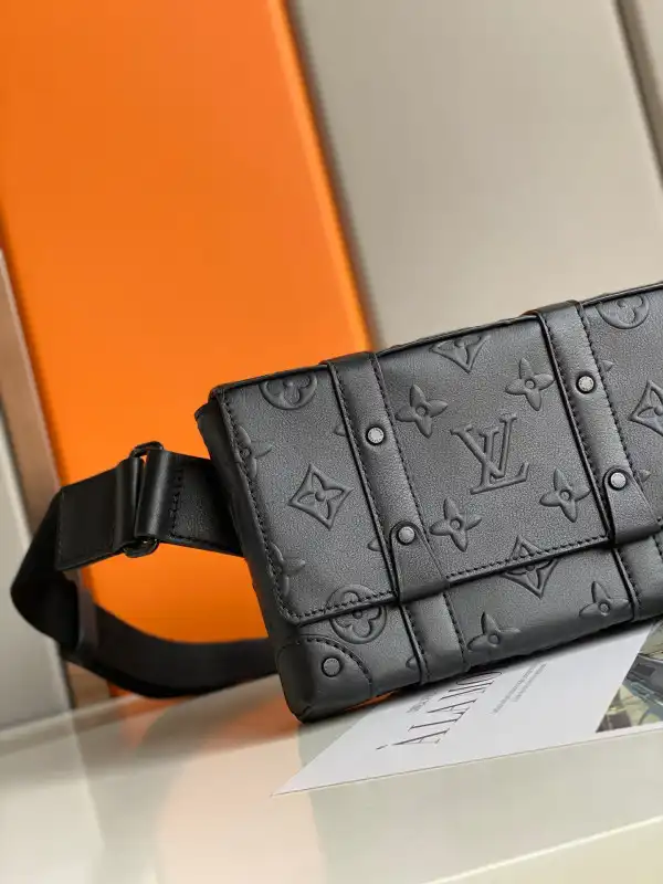 LOUIS VUITTON TRUNK SLINGBAG